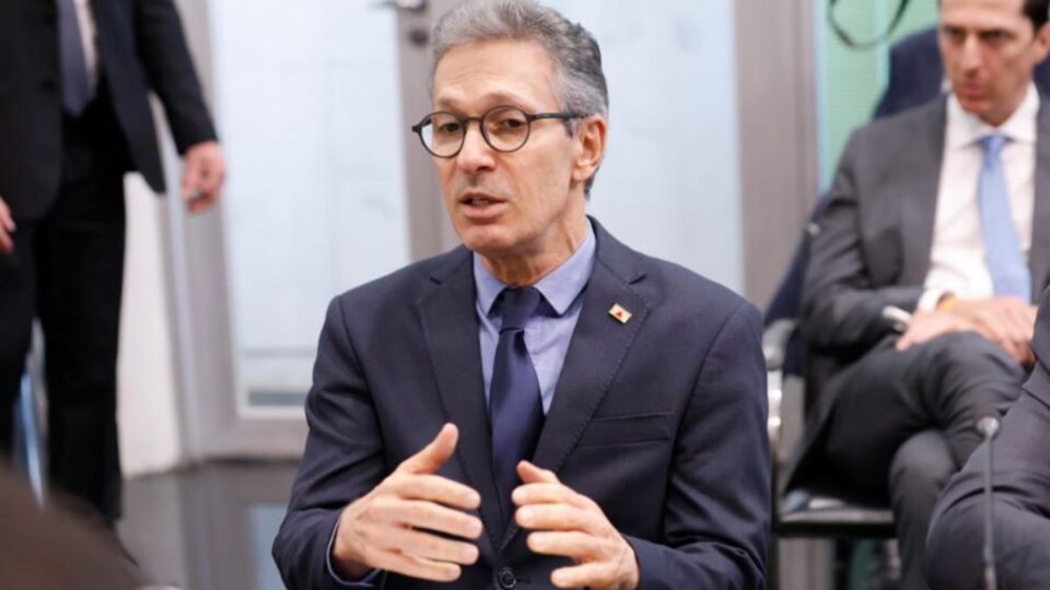 Zema acusa censura no Discord após pressão de Janja