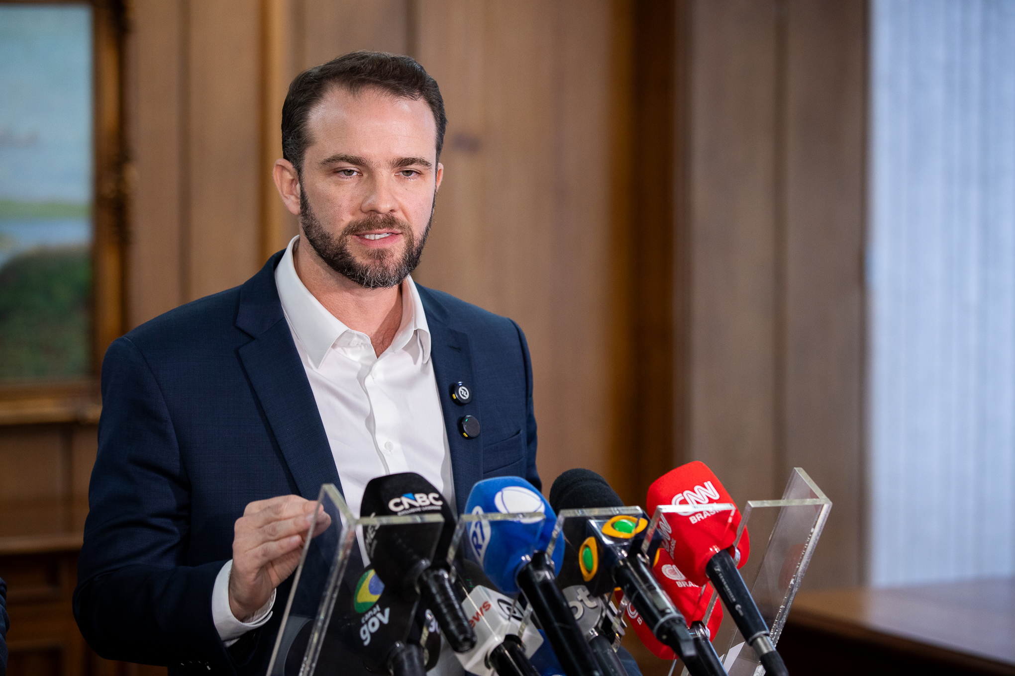 Previsão de superávit no Orçamento de 2027 está mantida, diz Durigan